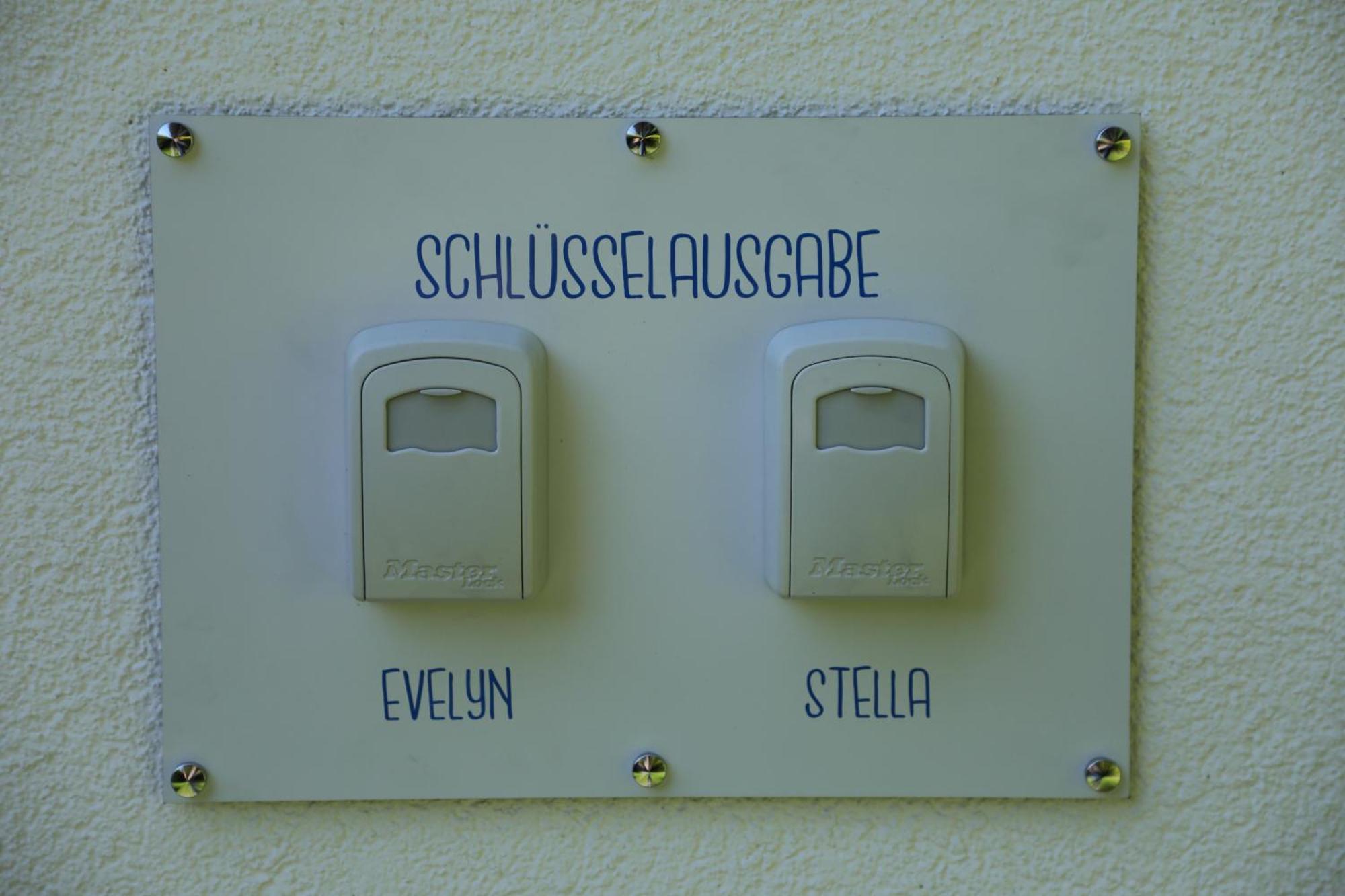 Eine Sehr Gemuetliche Dachgeschoss Ferienwohnung Ihlow  Esterno foto