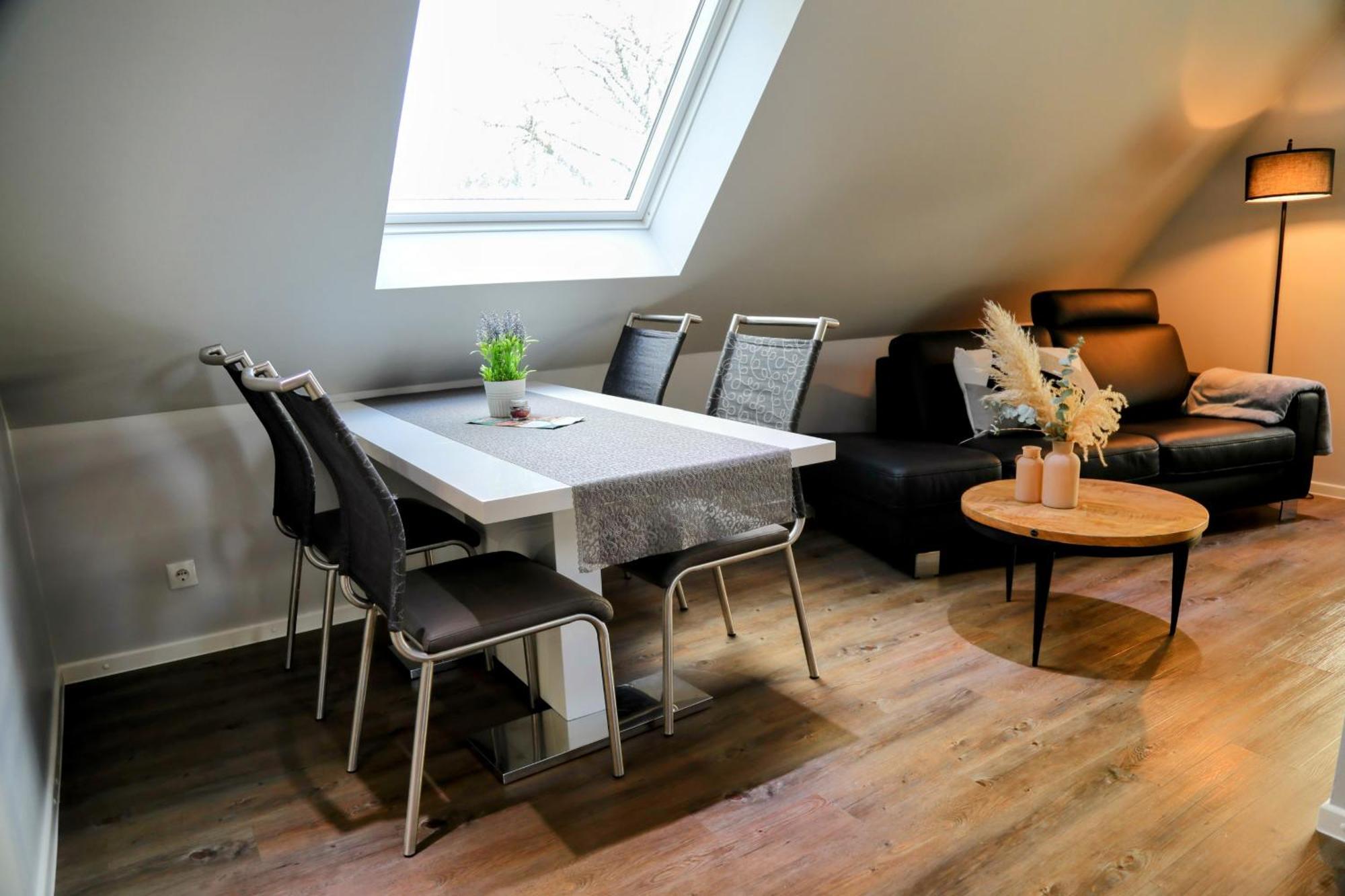 Eine Sehr Gemuetliche Dachgeschoss Ferienwohnung Ihlow  Esterno foto